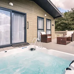Holiday home Ashworth With Hot Tub, Barmby on the Moor